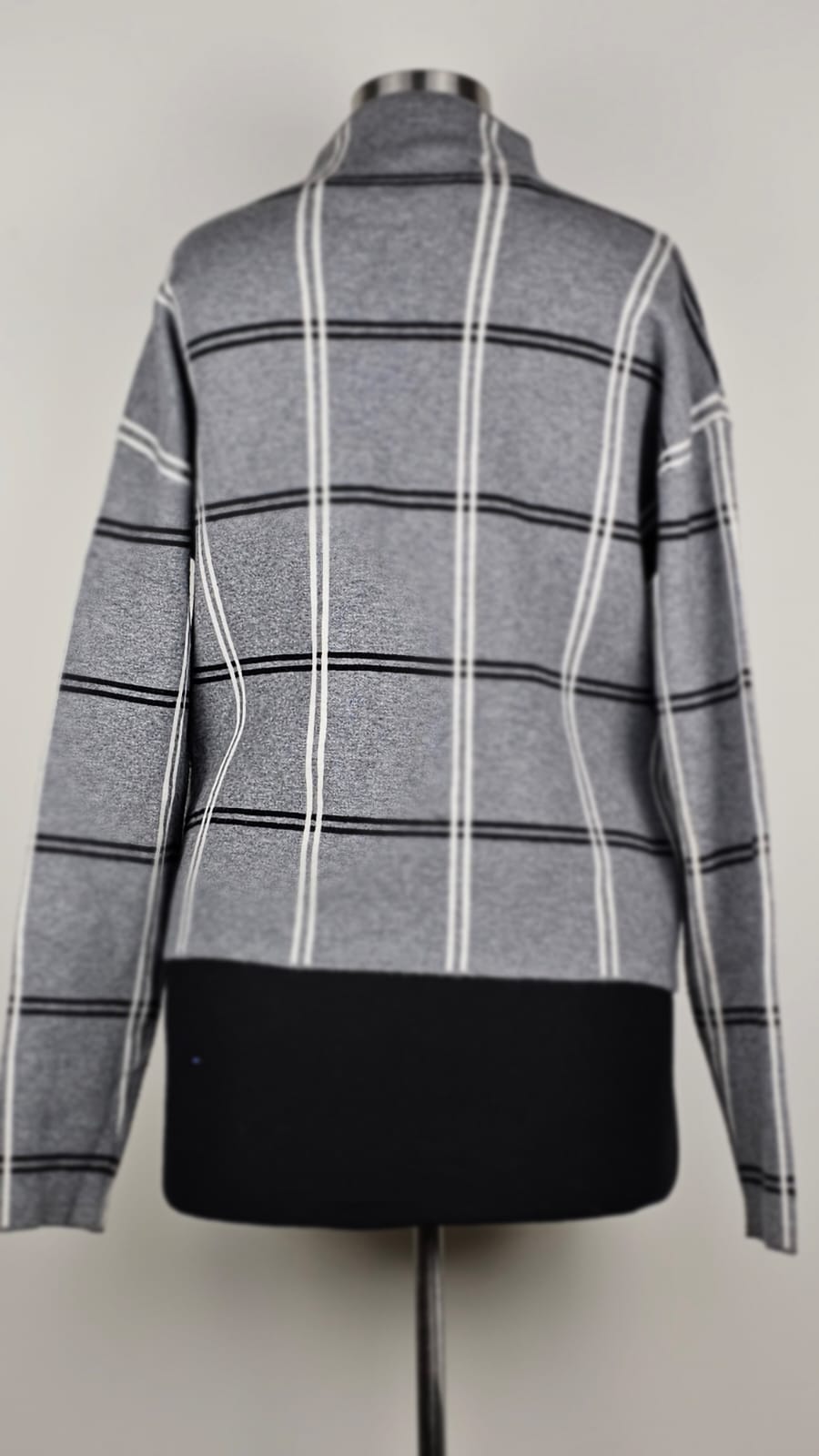Sweater Premium Max Studio  Talla M